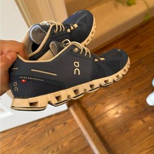 On Cloud Womans Shoe